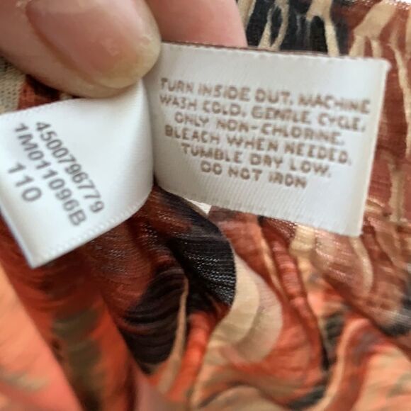 Chico’s size 2 cardigan wrap.  Size up or down with this crinkle material design - Picture 7 of 8